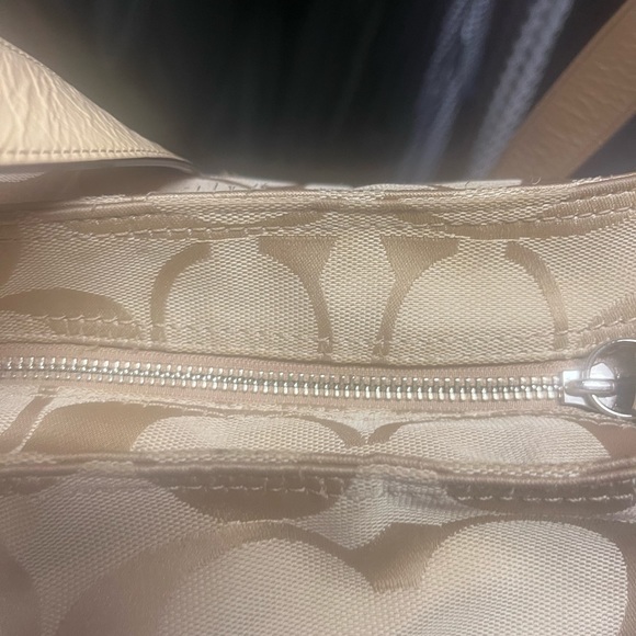 Handbag - Picture 2 of 4